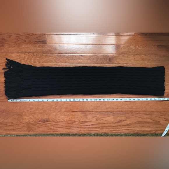 Black GAP cable wool scarf - Picture 9 of 12